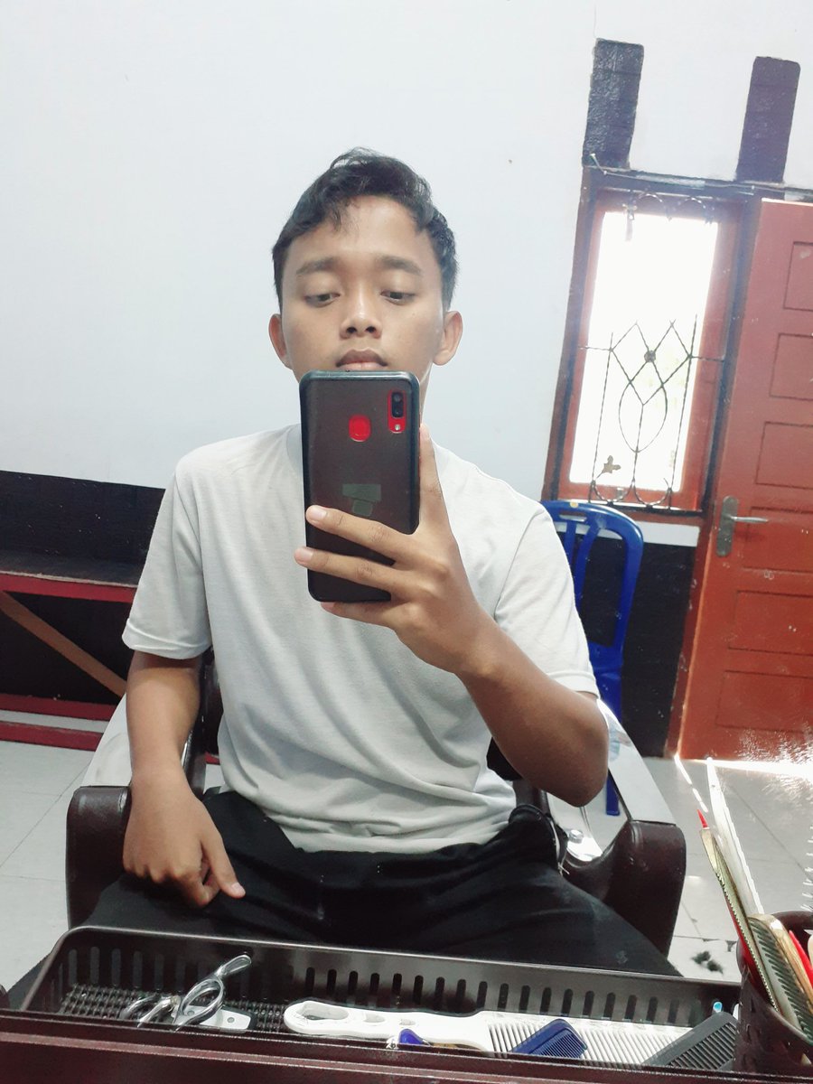 Reezaa_firman's tweet photo. Pendek french crop,panjang dikit comma hair https://t.co/OFT56wlnSy