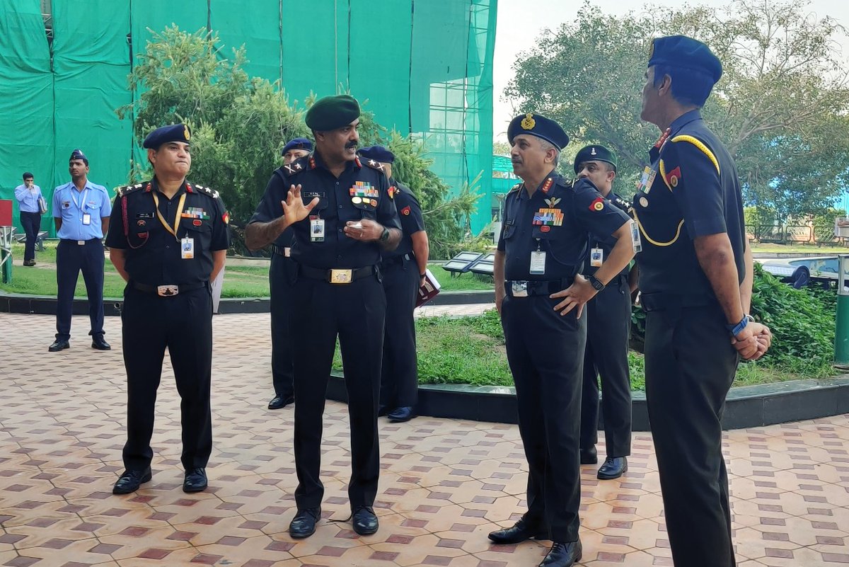 adgpi's tweet photo. Lieutenant General BS Raju #VCOAS visited Sena Bhavan, #NewDelhi and was briefed on various activities being undertaken as part of #SpecialCampaign 2.0.

#IndianArmy https://t.co/2jSaV0xwby