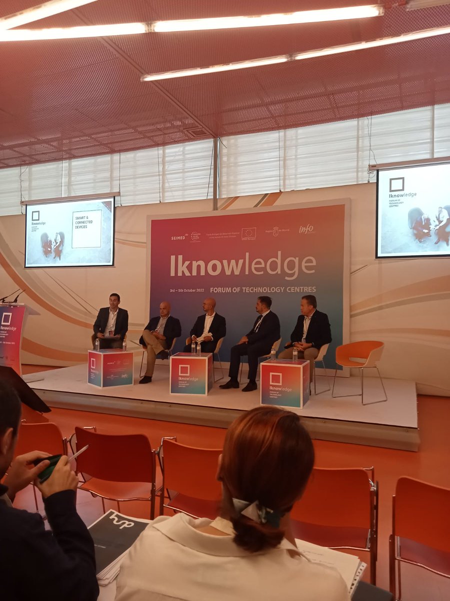 CETEM_CT's tweet photo. 🗨️Ya estamos en la Mesa Redonda "DISPOSITIVOS INTELIGENTES Y CONECTADOS" con @RafaelMaestreF
🙌Muy felices de participar en #Iknowledge el Foro Internacional de #CentrosTecnológicos que hoy abre sus puertas en #Cartagena
@infoRMurcia @regiondemurcia https://t.co/zr1y3uDXQE