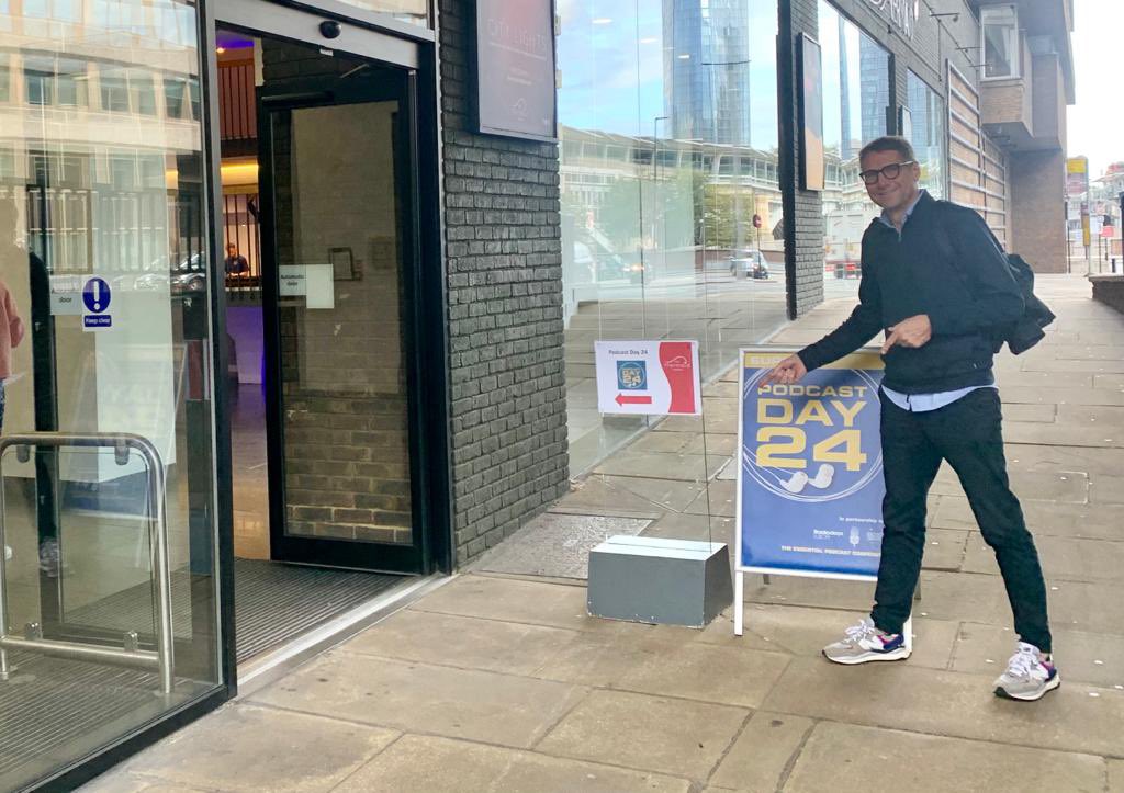 Vandaag in Londen met <a href="/marvinjacobs/">Marvin Jacobs</a> #voor <a href="/PodcastDay24/">Podcast Day Asia</a> om even verder te kijken dan het Nederlandse digitale audiolandschap. <a href="/elger/">Elger van der Wel</a> al gespot