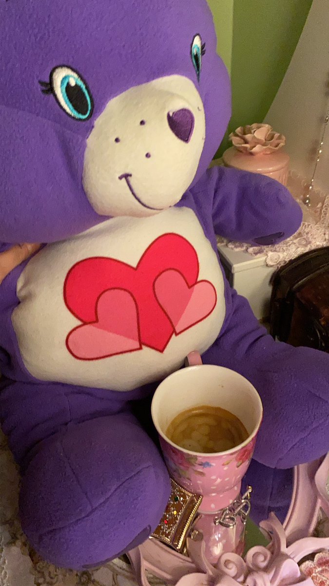 #اسعد الله صباحكمً بكل خير احبتي الكرام🥰😍مع اجمل دبدوب وقهوه لذيذه انه عشق لاينتهي قهوتي من صنع يدي🥰😍
