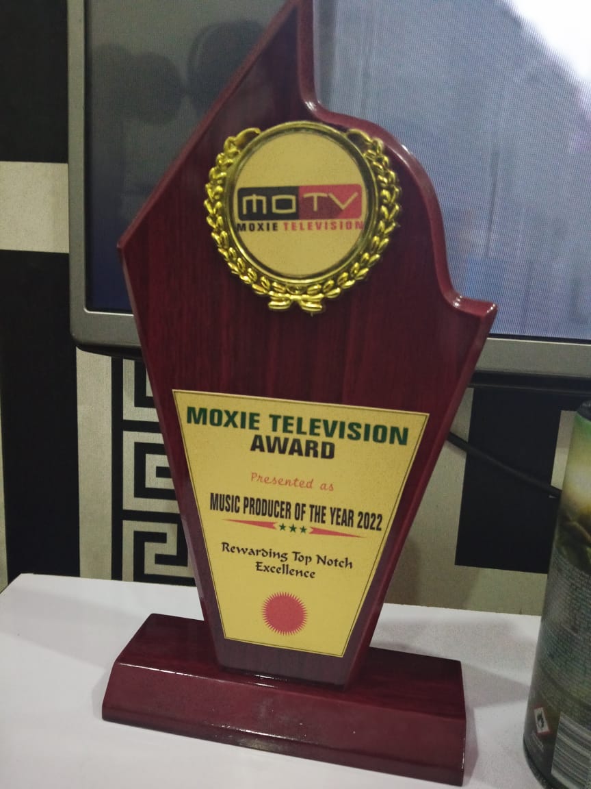 CybaDoc's tweet photo. Over the weekend @BEATWEEZYBEAT was award 'Music Producer of the Year 2022' by MoTV (Moxie Television). A win also to RealWay Multimedia Concept X NoBeef Records.
#RealWay #NoBeef https://t.co/Nvh6OMTGfi