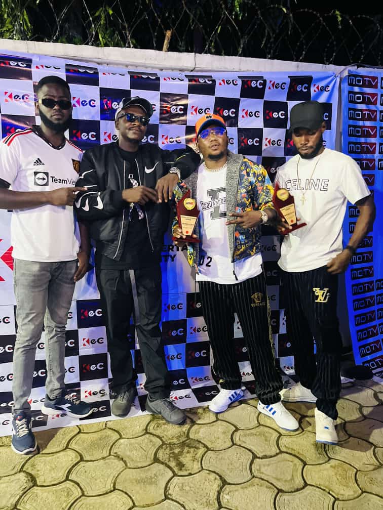 CybaDoc's tweet photo. Over the weekend @BEATWEEZYBEAT was award 'Music Producer of the Year 2022' by MoTV (Moxie Television). A win also to RealWay Multimedia Concept X NoBeef Records.
#RealWay #NoBeef https://t.co/Nvh6OMTGfi