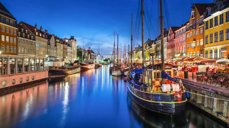 datchguy_x's tweet photo. The 7 cleanest cities in the world. Thread! 

1. Copenhagen, Denmark https://t.co/aNk1Brxt7a