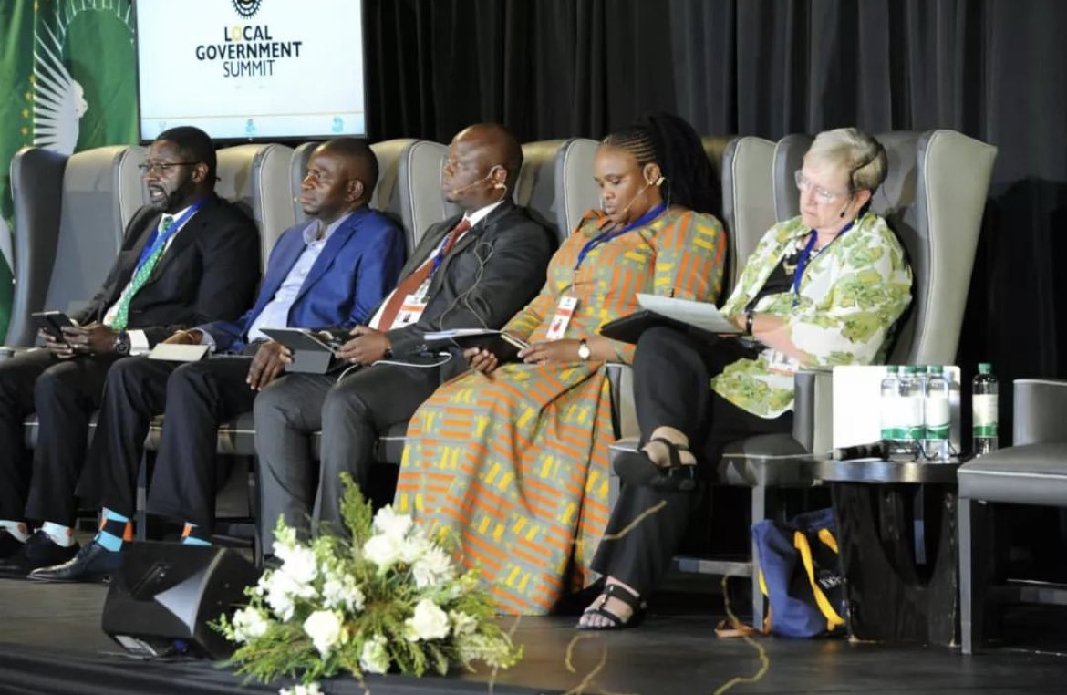 NtiyisoConsult's tweet photo. Our Group Chief Advisor, Miyelani Holeni along with the Minister of @DWS_RSA Mr Senzo Mchunu, MISA CEO Ntandazo Vimba, @StatsSA SG @SGMaluleke, participated in a hybrid panel discussion on service delivery at the #LGSummit22.

Topic: How do we build resilient municipalities? https://t.co/qYtX90YwLt