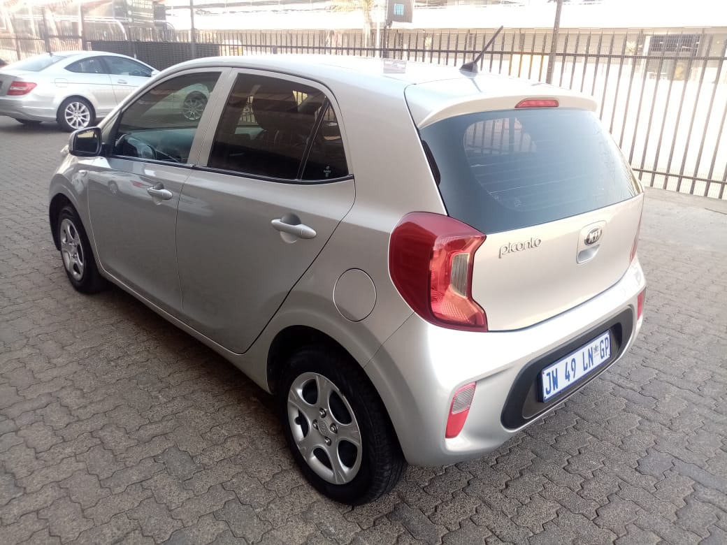 LifeAdex's tweet image. 2018 Kia PIcanto 1.2 Manual Petrol km 64000 airbags Radio CD Fm call 0727631410 or 062916439 my address is No 650 louis botha avenue bramley jhb finance blacklisted to own