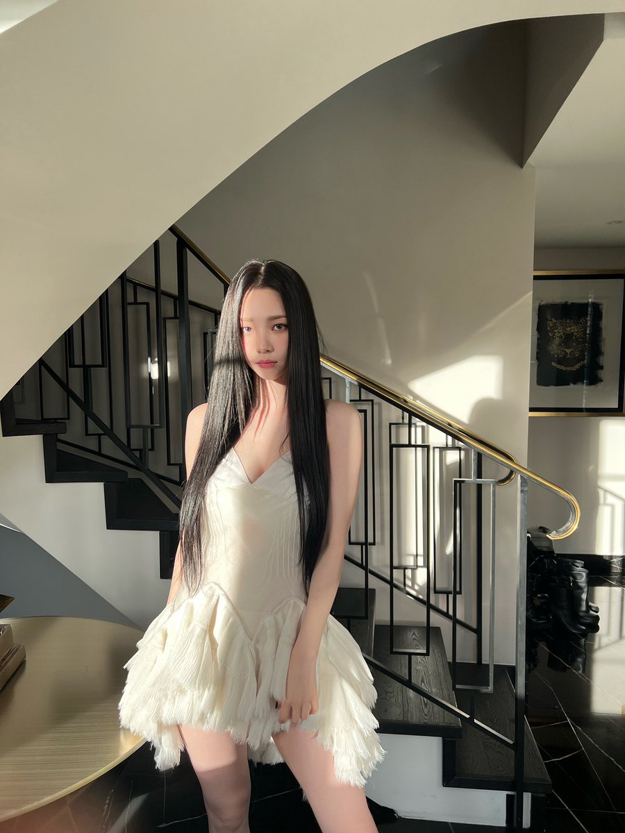 aespasbbl's tweet photo. [221004] 5:38PM KST: ❤️

- +4 📸
- the pictures i like the most taken in paris 
- just look at them twice (since it’s already been posted on IG) 
- because paris is pretty https://t.co/QADbMiBel9