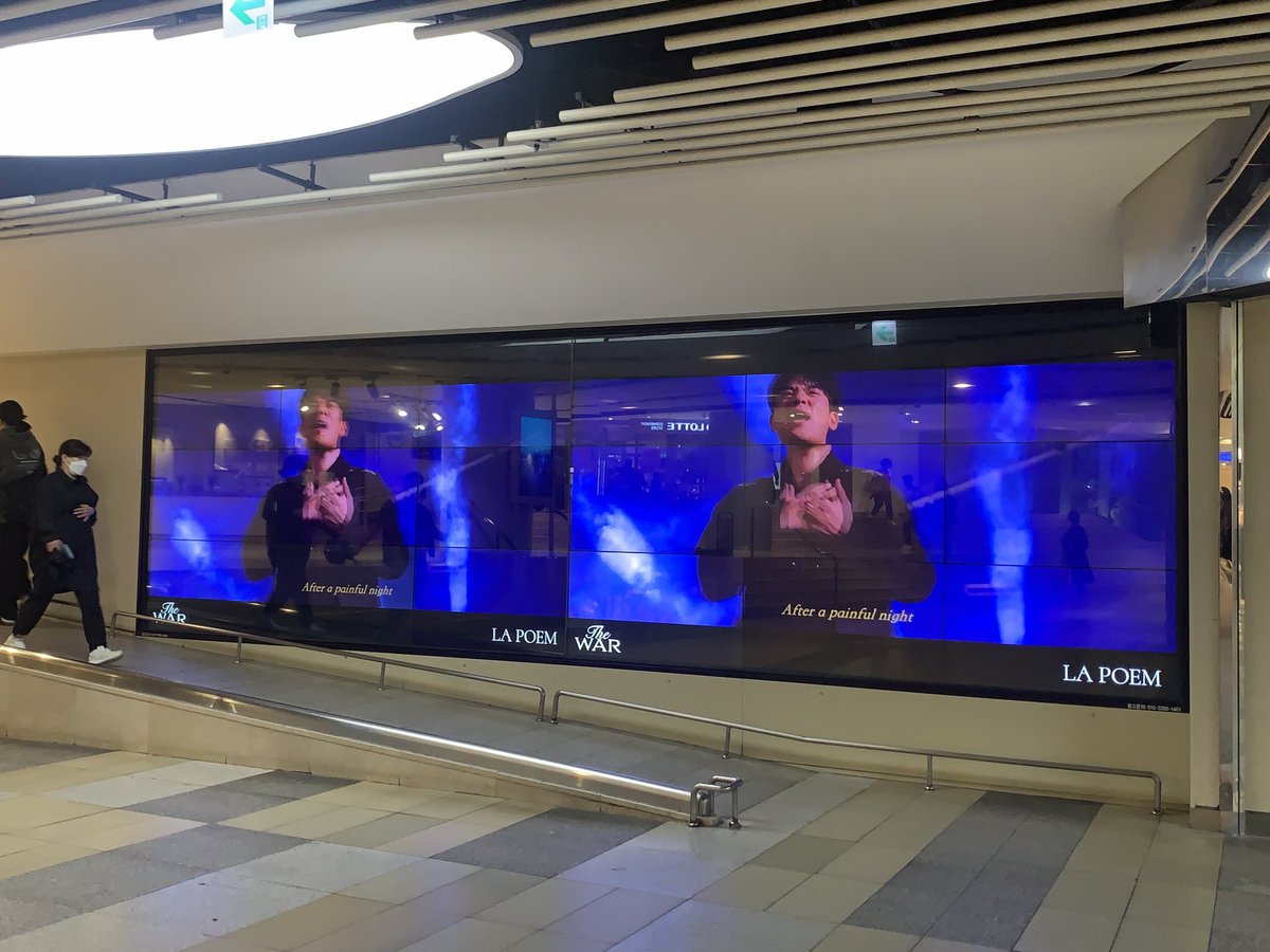 #LAPOEM 
잠실 롯데백화점 지하 1층에서 만나는
라포엠 왕자님들👑

10월3일부터 10월5일까지 만날 수 있으니
대형 스크린으로 'The War'의 웅장함을 함께 즐겨요😽

#잠실롯데백화점
#라포엠 #THEWAR
#유채훈 #박기훈 #최성훈 #정민성
#YouChaehoon #ParkKihun #ChoiSunghoon #JeongMinseong