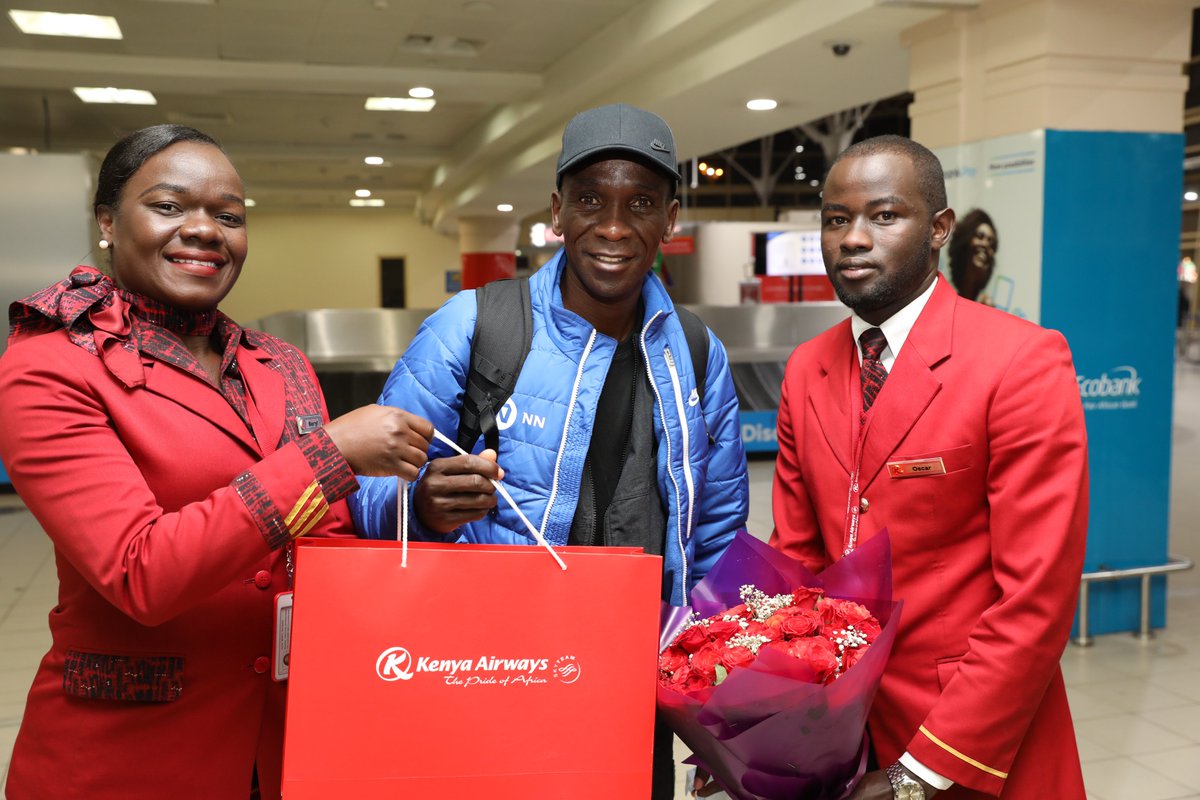 Kenyans's tweet photo. Eliud Kipchoge arrives in Kenya https://t.co/7N0khizNa0