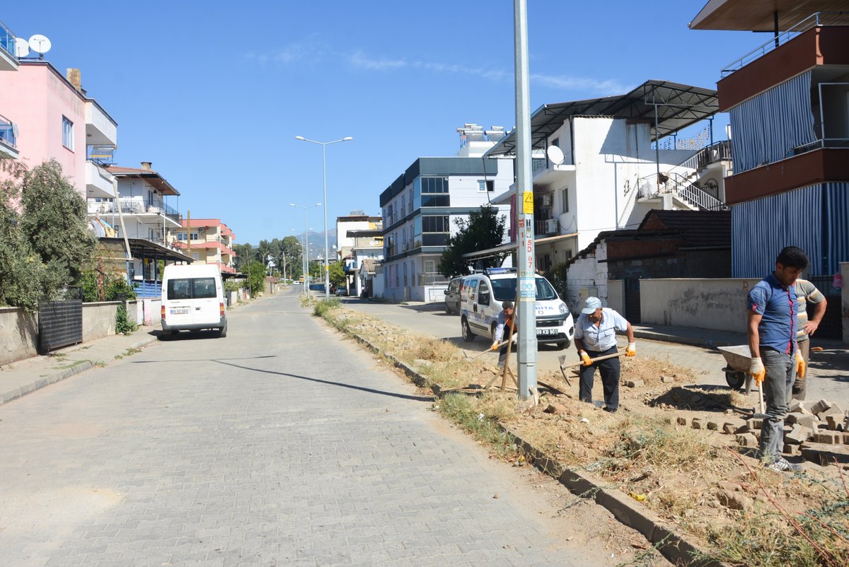 koskbelediyesi's tweet photo. 📍 Serdaroğlu - Bahçe Sokak
Başkanımız Nuri Güler tarafından Köşk'e kazandırılan ve doğalgaz çalışmasında, ekiplerimiz yaklaşan kış mevsimi öncesi parke taşı döşemesini tamamlamak için dört bir koldan çalışmalara devam ediyor #nuriguler #koskbelediyesi #KöşkİçinCanlaBaşla #kosk https://t.co/zTBLEnbkSy