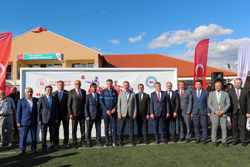 #AmatörSporHaftası kapsamında sporcularımızla malzeme dağıtım programımızda bir araya geldik.

Amatör kulüplerimize olan desteğimizi her geçen gün artırmaya devam edeceğiz.

Çünkü; “Amatörler Türk sporunun kalbidir.”