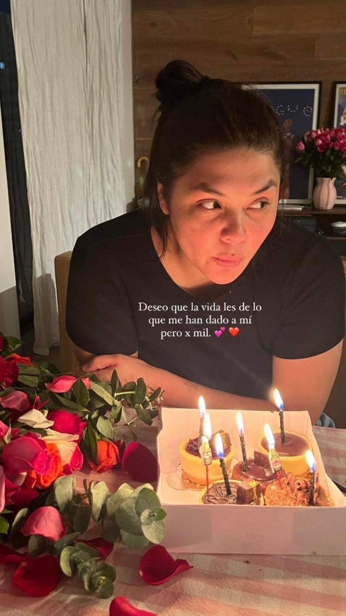 Susej_oregon's tweet photo. Feliz cumpleaños reyna 💙🎊🎈🌹
@yuriregios @yuritaflowers https://t.co/EcTp4wOs2P