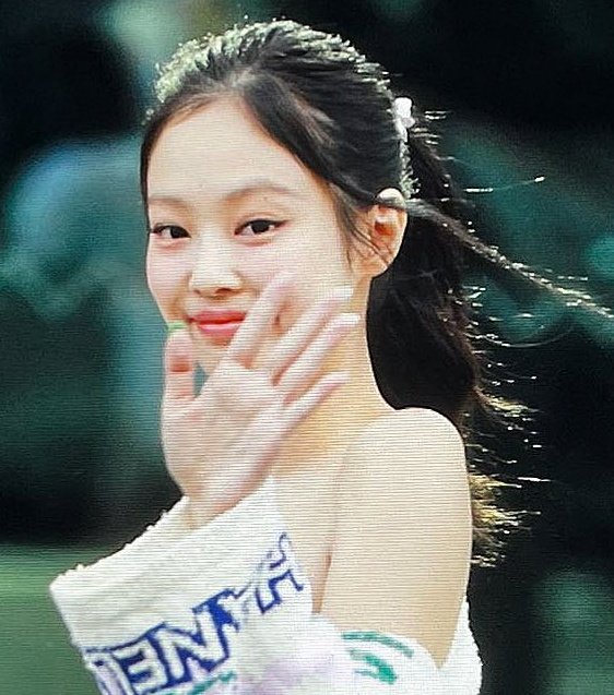 on Twitter "everyone has a crush with jennie kim"