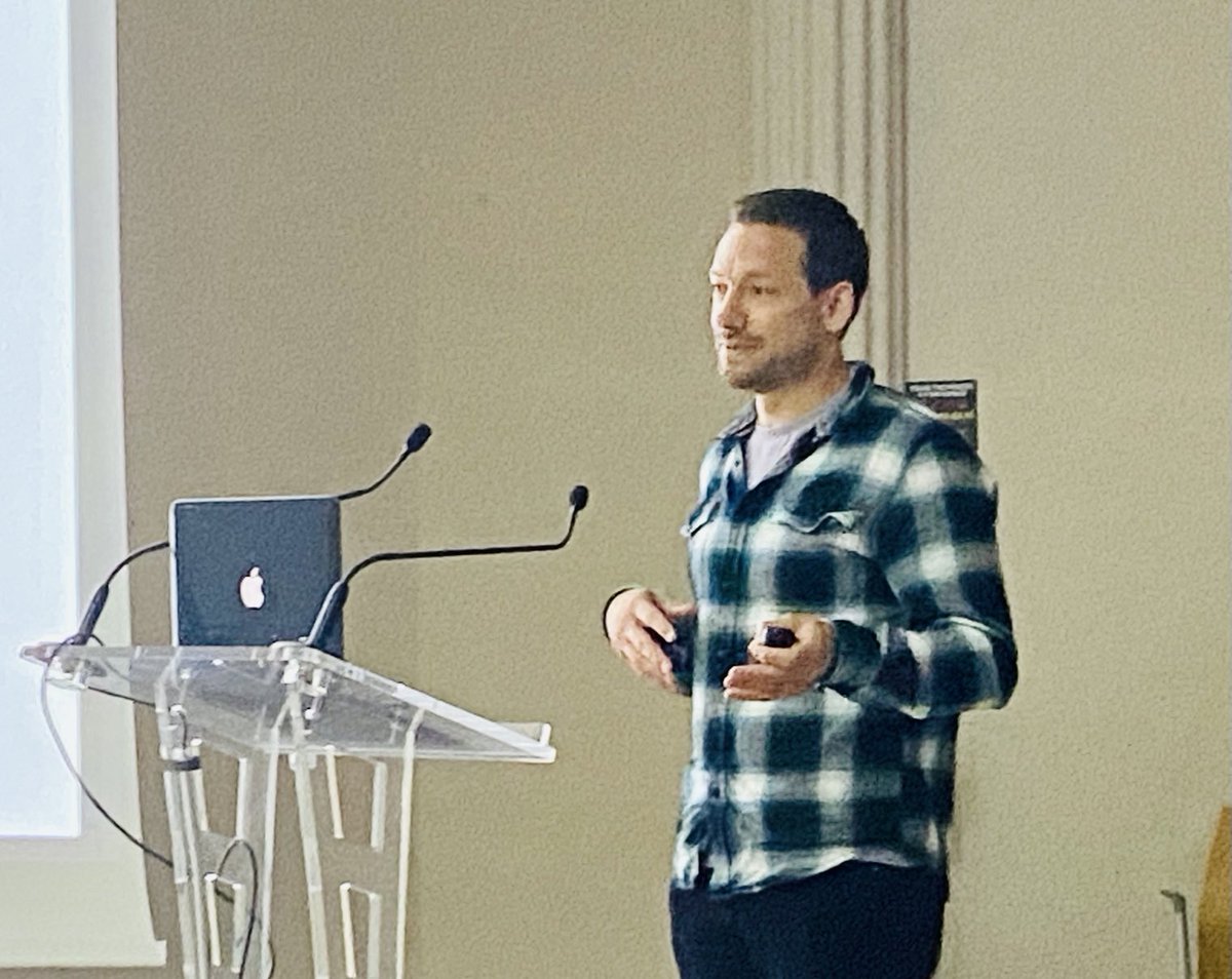 striepenlab's tweet photo. @millseba Sebastian Shaw introducing his system for genetic crosses in Cryptosporidium at the marvelous @ParaFrap @EMBO conference in Les Embiez. https://t.co/zvk0GMb6WQ