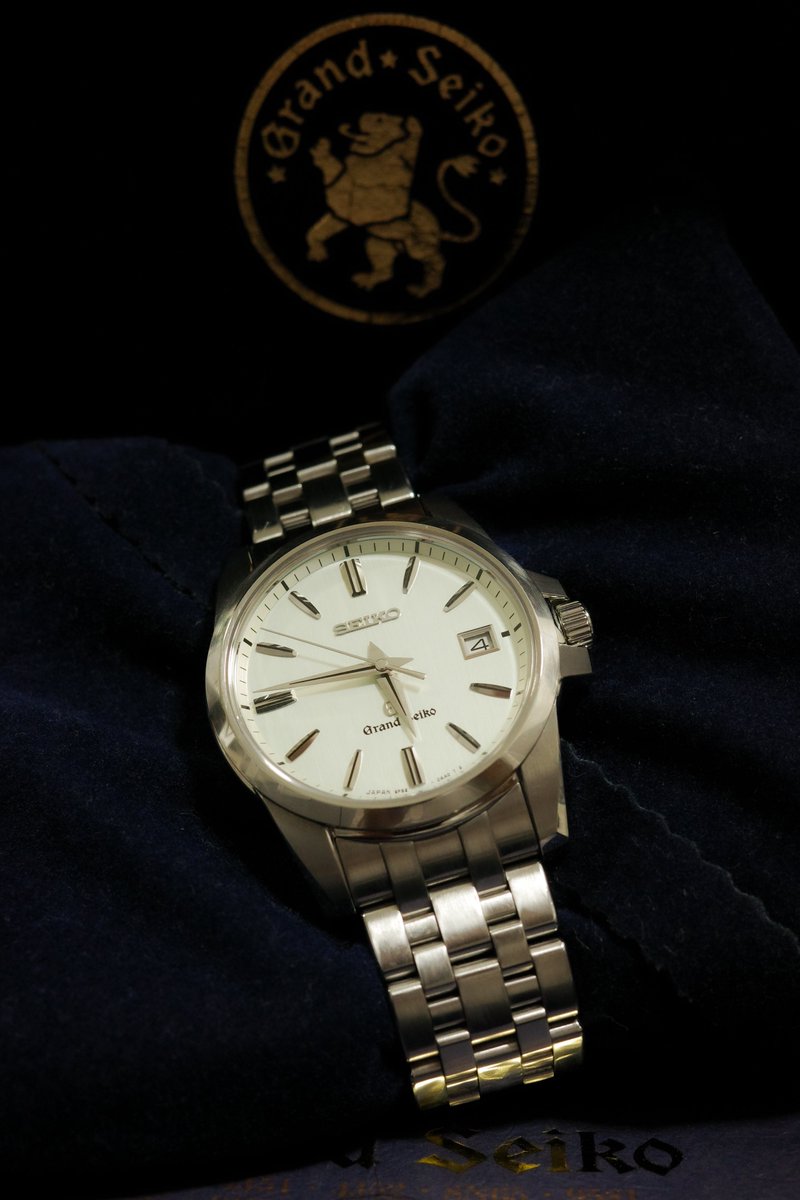 Grand Seiko SBGX047
竜頭ガードが大きく感じさせるけど、、