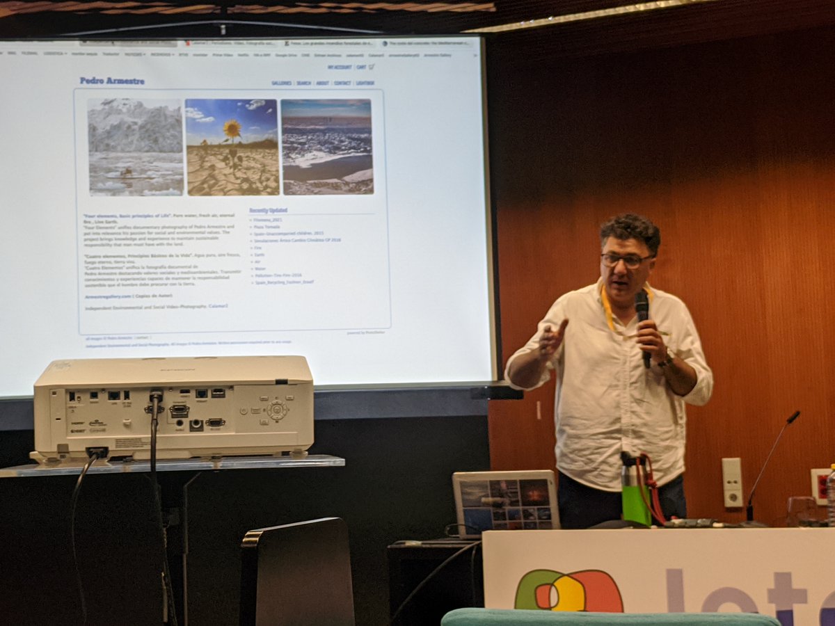 vimasago's tweet image. Seguimos con @PedroArmestre , nos cuenta sus 30 años como fotoperiodista independiente en la 2ª jornada de #SECOMIIFF. En la imagen  del tweet Pedro con su web pedroarmestre.photoshelter.com