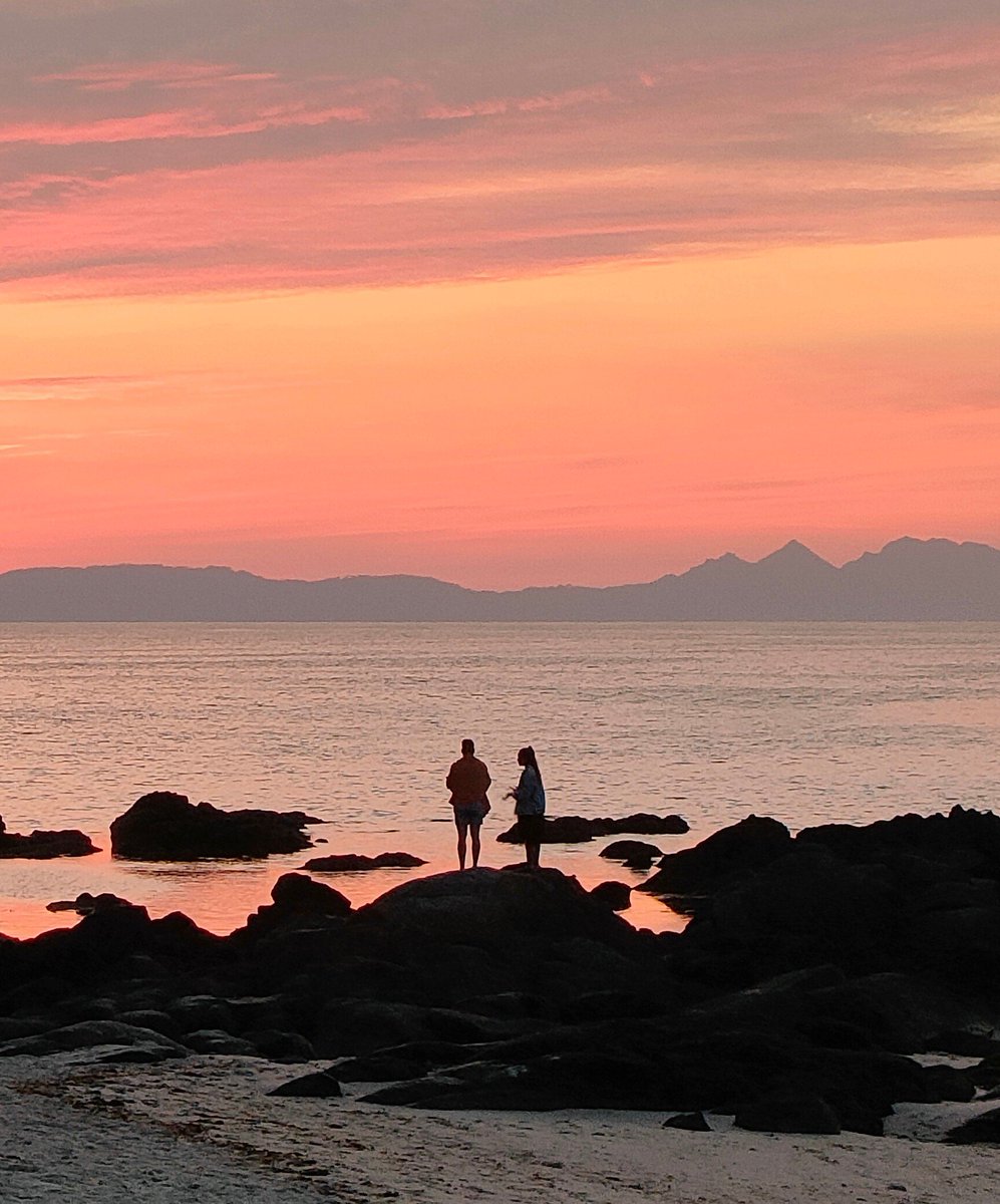 puestadesolvigo's tweet photo. El solpor en Vigo es... https://t.co/t90gnzV3Z4
