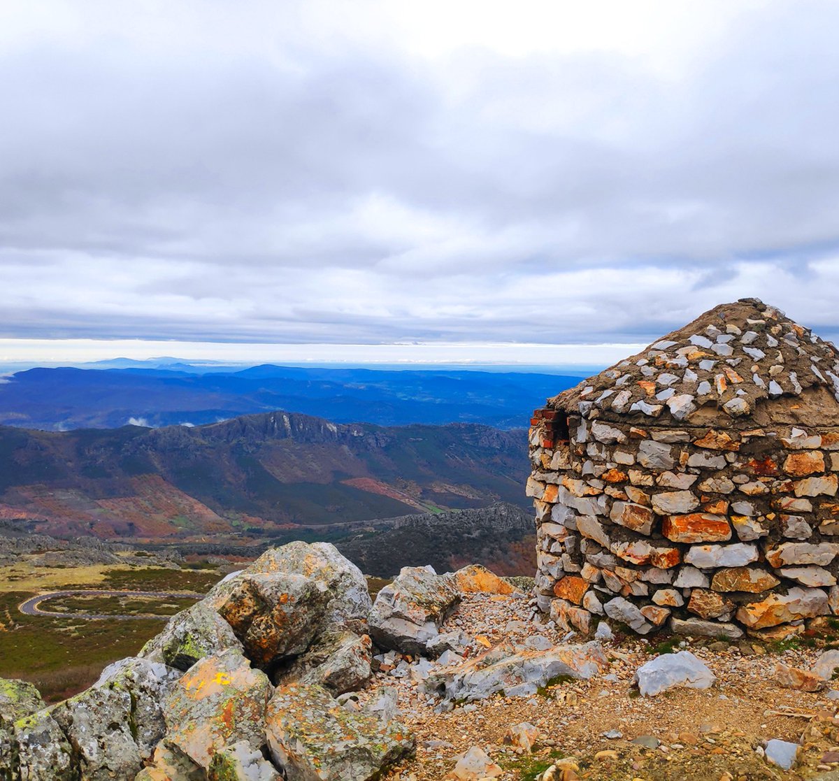 CICTEX_OFICIAL's tweet photo. ▶️ OCTUBRE de 2022, en el calendario de la #IDEEX podemos ver una representación 3D del Pico Villuercas.
El Pico Villuercas (1.595m), está situado entre los municipios de Navezuelas y Cañamero, coronando el Geoparque Mundial UNESCO de Villuercas Ibores Jara. https://t.co/QikfiAJgD3