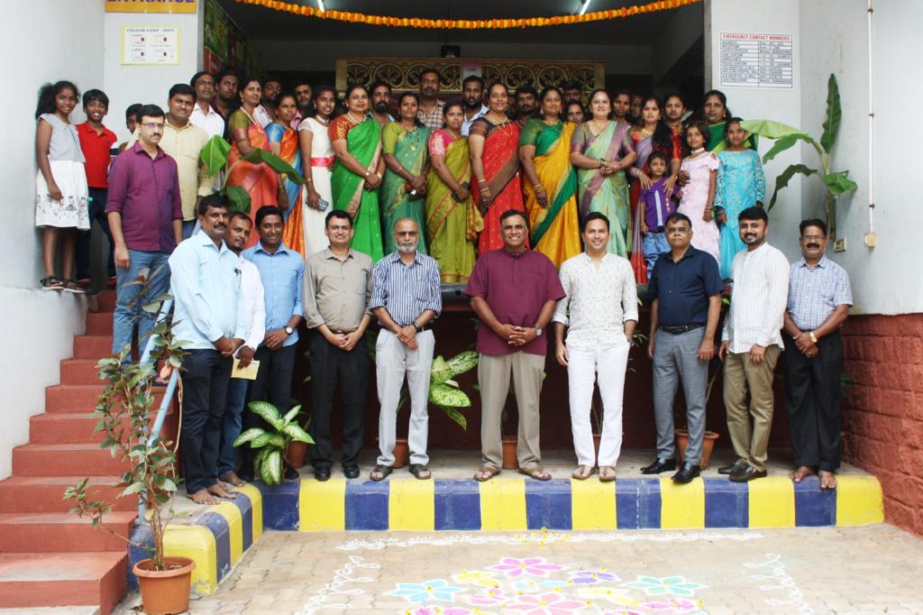 arjunranga's tweet photo. On this auspicious day, may Goddess Chamundeshwari bless you and fulfill your dreams. May you triumph over all obstacles that you encounter and be blessed with success and happiness.
#navratri #navratri2022 #Ayudha #puja #celebration #festiveseason #festival https://t.co/CAafhyNGVs
