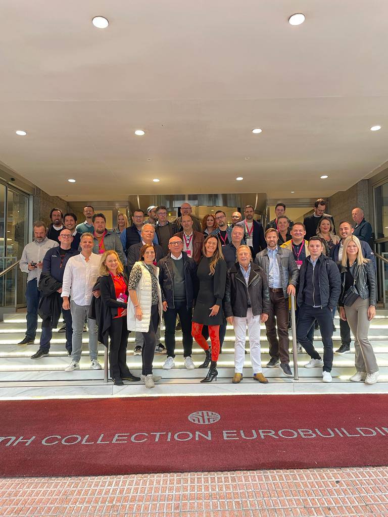 Top Media tweet media