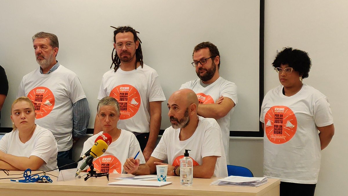 feccoo's tweet photo. Concentraciones, protestas, recogida de firmas... Lo hicimos el 14 de septiembre y lo volvemos a hacer hoy. El sector de atención a la #discapacidad sale a la calle por segunda vez en menos de un mes para exigir salarios justos #ConvenioJustoDiscapacidad https://t.co/y4odupVNdf