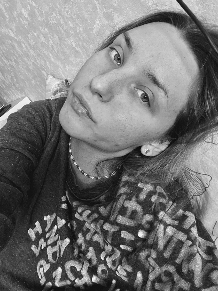 Anasoop's tweet image. Во мне бушуют две личности, одна хочет ебанизма и жить на полную катушку 
Вторая обеспечивает первую и ебашит как проклятая
Сейчас пишет вторая. Я от неё устала.