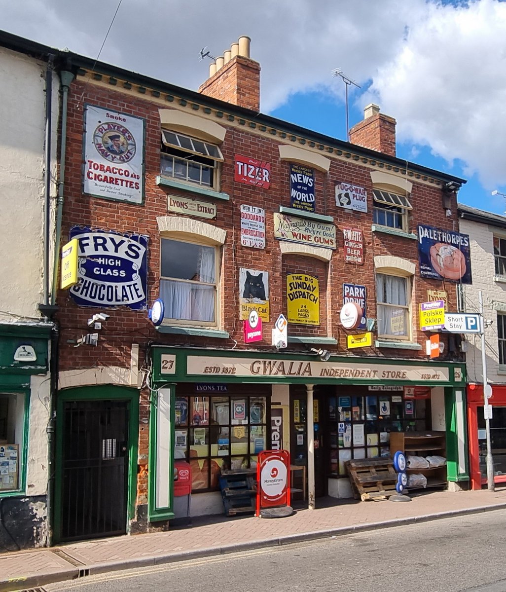 Every town throughout the UK should still have a shop like this, I sat down on the opposite side of the road and admired its charm and beauty.. #Rossonwye #conservationarea