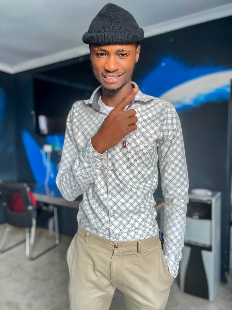 VShacholi's tweet photo. They call it a ‘selfie’ because ‘narcissistic’ is too hard to spell. You must expect great things of yourself before you can do them.

-VicMalo-

#vicmalo #vicmalothefilmmaker https://t.co/1DCgy5np9P