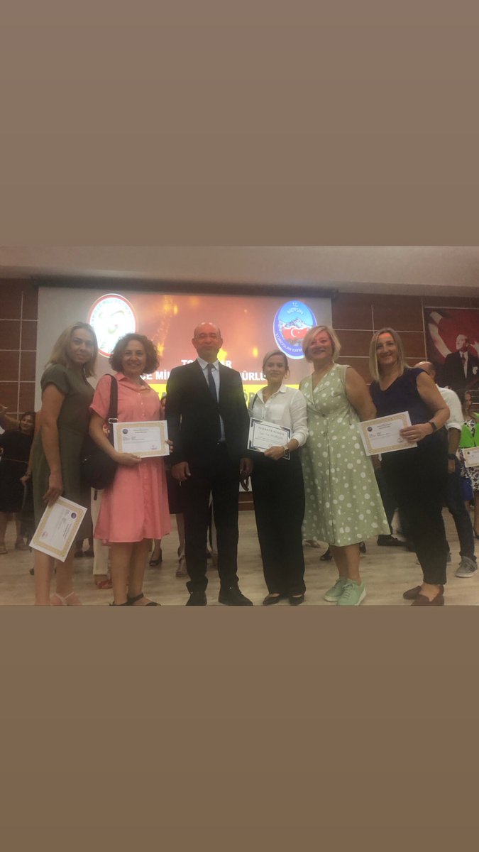 SehitNevzat1's tweet photo. 2020-2021 Eğitim öğretim döneminde eTwinning faaliyeti kapsamında başarılı çalışmalarından dolayı okulumuz öğretmenleri İlçe MEM tarafından başarı belgesiyle ödüllendirildi.👏👏👏@MersinMEM @toroslarmem @Nazmikendigelen @Farukmersin1 @MemMuratKALA @eTwinningMersin @serqansuren https://t.co/VwMJaSXbge