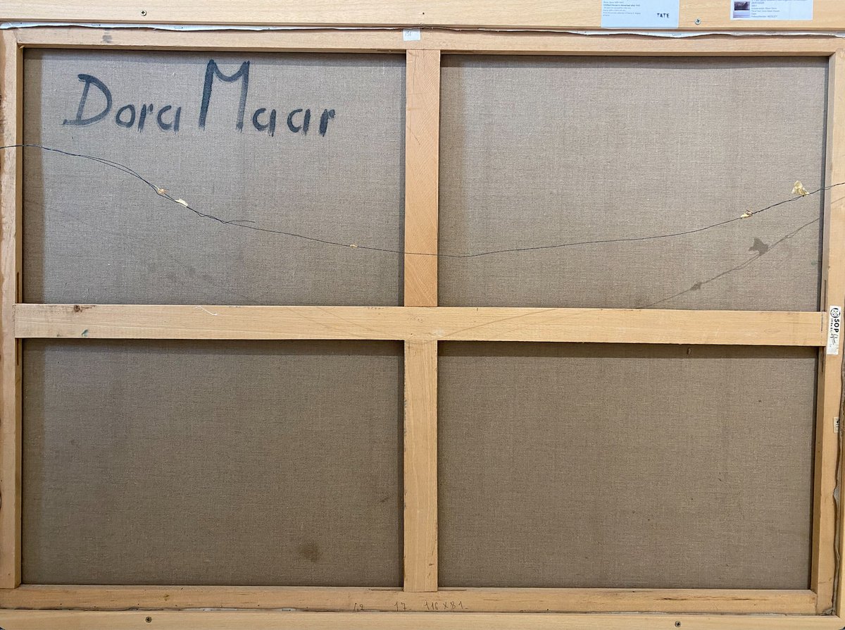 On a capturé la signature de l'artiste Dora Maar 🔍 Et l'avant du tableau est à voir à l'exposition "ECHOS" à Ménerbes 😇