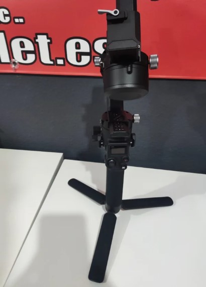 Metro_Outlet's tweet photo. Iniciamos el Martes con esta pedazo de oferta, Estabilizador DJI ESC Gimbal de 3 ejes, producto reacondicionado. Visita nuestro perfil de Wallapop para ver todos los artículos que tenemos en venta.  https://t.co/isFDyuwpi4 #Outlet #reacondicionados #amazon #ofertas #felizmartes https://t.co/yo1EmOLlwt