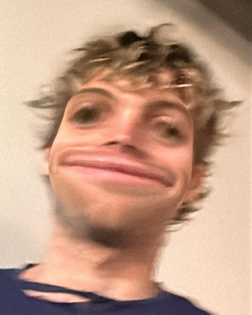 5SOSFrance__'s tweet photo. • Nouvelles photos postée sur insta : "J'ai pris ces photos pendant une réunion très importante, de rien - Micheal" https://t.co/L0qSDvdHKp