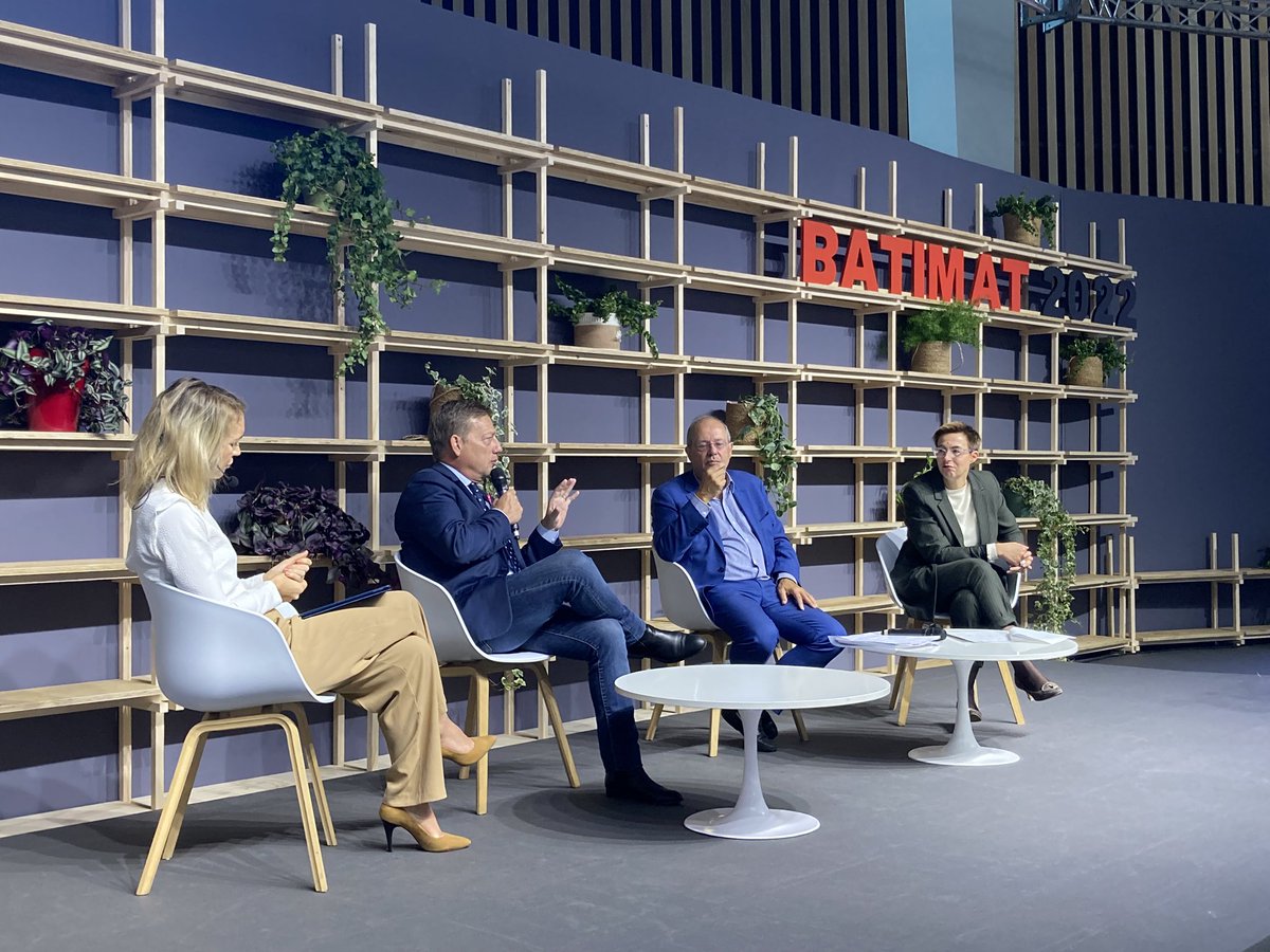 #Batimat2022 💬 « L’avenir du #batiment sera tourné vers la rénovation énergétique des #logements. Choisir l’#artisanat du bâtiment, c’est choisir un métier qui a du sens en répondant aux défis environnementaux et en contribuant au confort de vie », <a href="/reponcapeb/">Jean-Christophe Repon</a>.