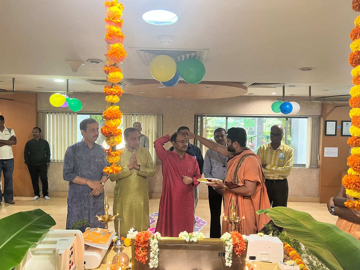 BPLMedTech's tweet photo. A glimpse of the Ayudha pooja at our HO on this auspicious day. BPL Medical family wishes everyone a very Happy Dussehra!💐✨
#HappyDussehra #DussehraCelebration #BPLCares https://t.co/37DiLPgrF2