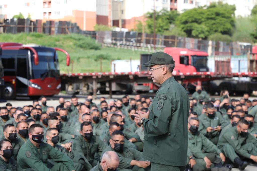 #04Oct por instrucciones de nuestro GJ <a href="/dhernandezlarez/">GJ. Domingo Hernández Lárez</a> Cmdte del #CEOFANB seguimos fortaleciendo nuestros pilares fundamentales "Disciplina, Obediencia y Subordinación" #Hoy está más vivo que nunca en nuestros corazones el legado de Bolívar y de Chávez, ¡Que viva la patria!