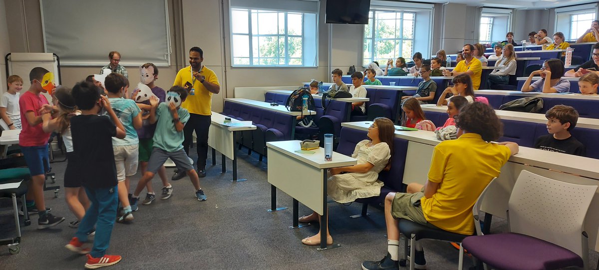 Students at SKOLA Regent's Park prepared presentations based on the theme of the week. #learnenglish in a #londonschool