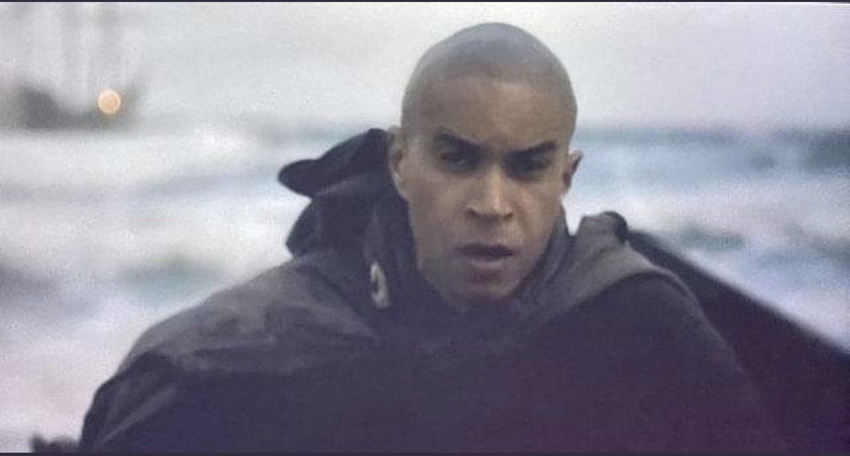 aamorales10's tweet photo. Ese día que Leanor se escapó llego a Puerto Rico para convertirse en Don Omar. De esa remada sale su primer hit #DaleDonDale
#HouseOfTheDragon
#Leanor https://t.co/wPFDMwEs0c