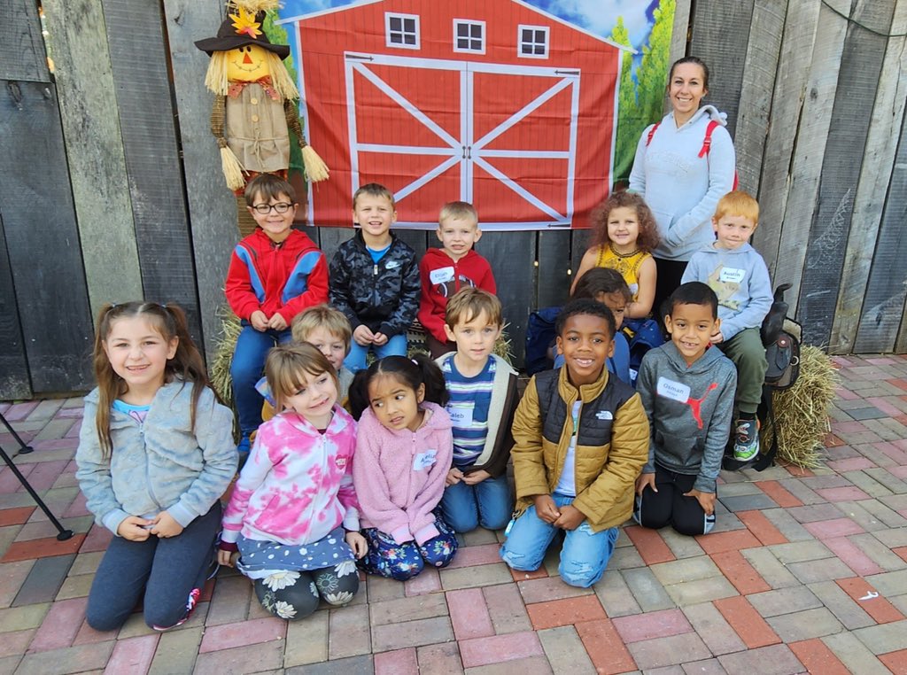 WBESbears's tweet photo. We have arrived at Oak Forest Farm! #FallIntersession22 @FriendsofORS @LindenLion @ORSchools @2bd4d2c69ea2489 https://t.co/y5yYaXuYyj