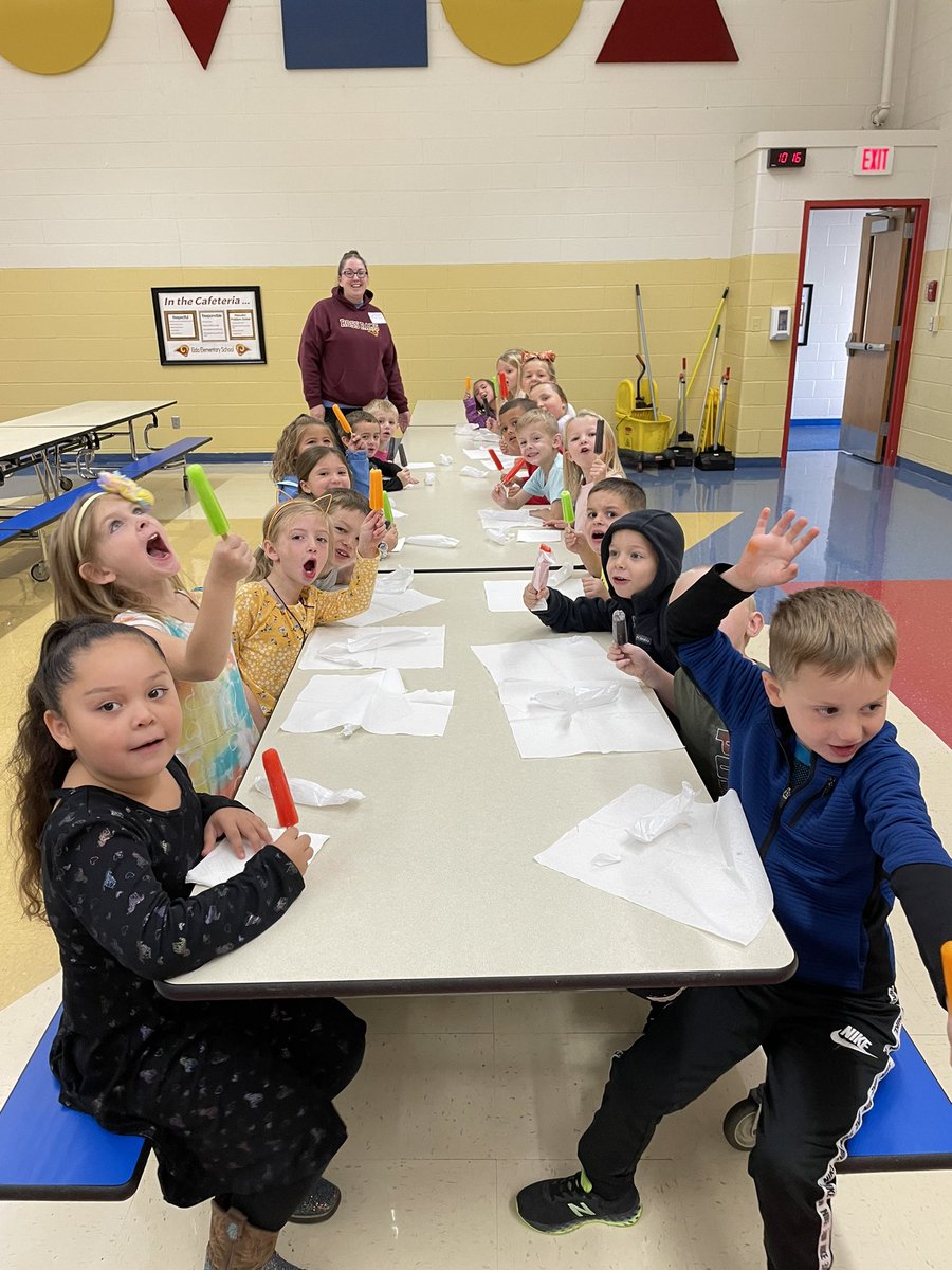 Mrs. Lapp-Draginoff’s AM Kindergarten class received popsicles for being the top Kindergarten earners for the Elda PTO Fundraiser!! This will cover transportation costs for all students for field trips!! The goal was DOUBLED!! Congratulations!!⭐️💥⭐️💥⭐️💥