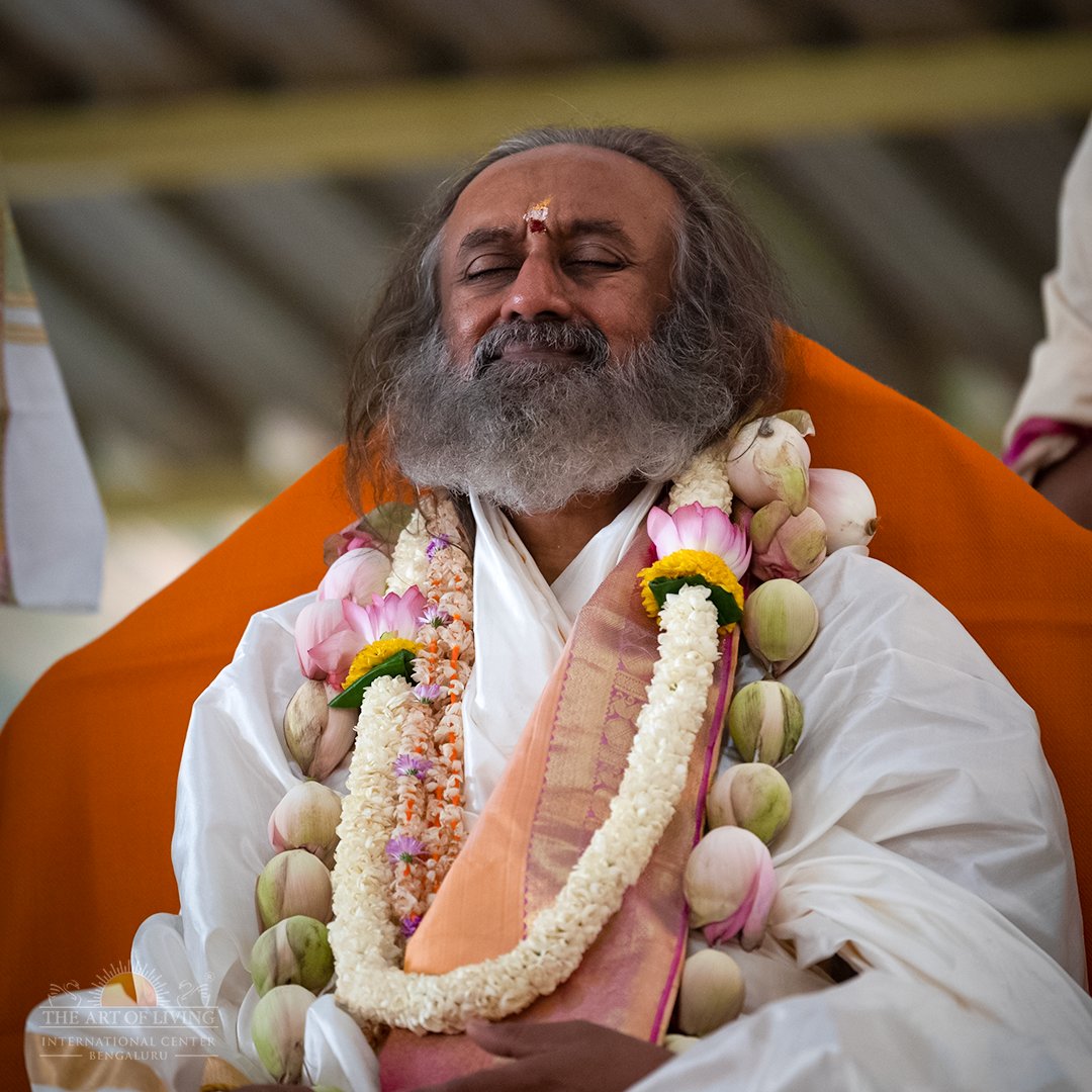 ArtofLivingIC's tweet photo. Rishi Homa honours the tradition of holy masters who imparted us precious knowledge in its purest form. 11 Kalashas, each representing one Maha Rishi are honoured during this Yagna.

The Homa was performed on Day 9 of #Navratri2022 celebrations in presence of Gurudev @SriSri. https://t.co/VA9sOKJbuF