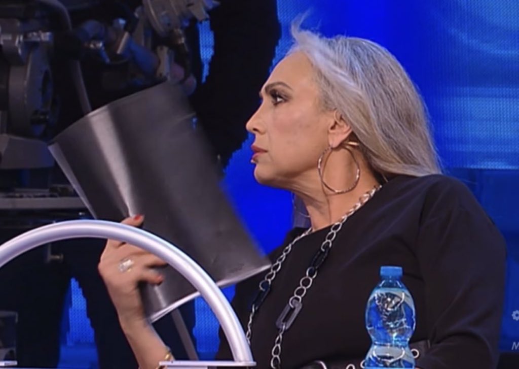 ma questa ossessione di raimondo contro i ballerini della celentano?

 #Amici22