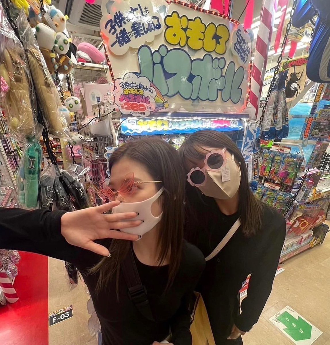 sanapics's tweet photo. sana's on her friend's instagram update https://t.co/AO1nrtJffi