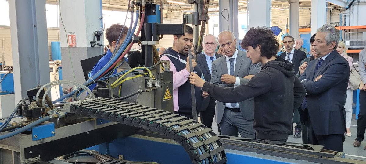 MostafaFourar's tweet photo. Au @LyceeProTissie  #saverdun les élèves en maintenance des matériels et chaudronnerie industrielle sont formés en lien étroit avec le monde économique du territoire. Merci à ces entreprises et à l'Université d'été du Seimat qui a accueilli ici des professeurs de toute la France. https://t.co/awAnX8FLgN