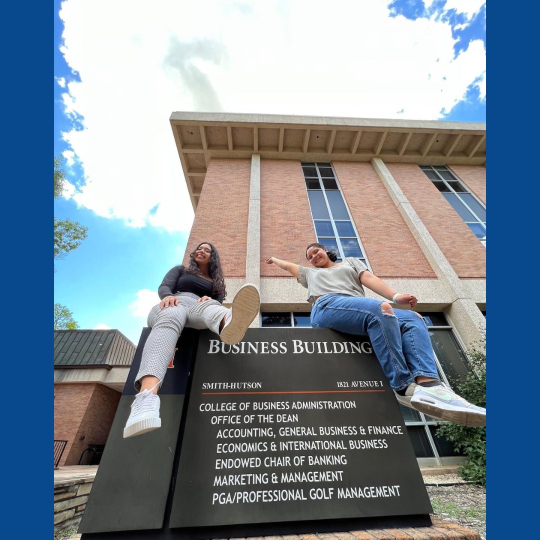 SHSU_Unidos's tweet photo. ✨MEMBER SPOTLIGHT✨
Dr. Gina Brynildsen
Assistant Professor of Marketing
Department of Management, Marketing, &amp; Information Systems
College of Business Administration (@SHSUCOBA) https://t.co/Yh2dySwNbK