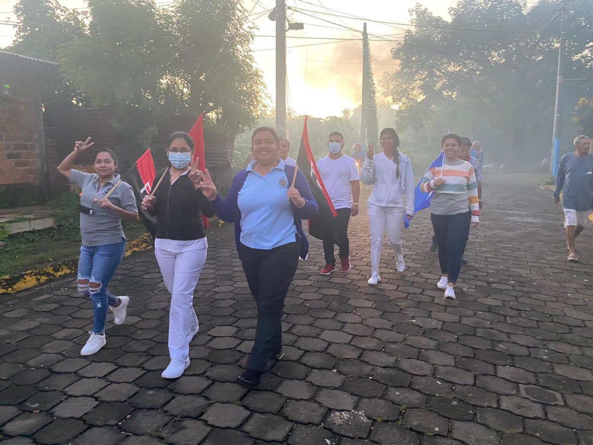 UVMarcosSomarri's tweet photo. 🔴⚫️ Amanecemos en victorias ✨ en una diana alegre en nombre de Benjamín Zeledón cumpliendo 143 años del natalicio y el 110 aniversario del tránsito a la inmortalidad 

La #UveMarcosSomarriba presente ✊🏻 
        #2022PuebloVictorioso 

@TE2021 @ConversoSandin1 @Virgini2906 https://t.co/Pla2JClFla