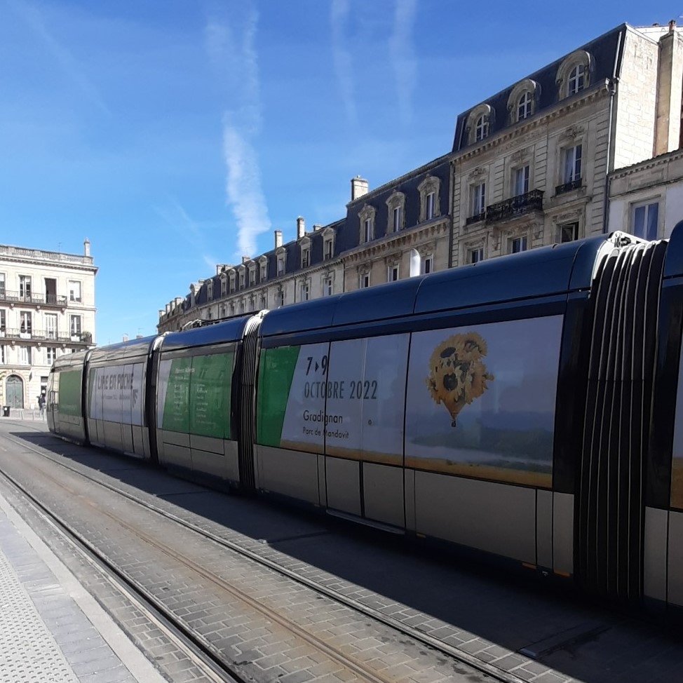 💚Retrouvez l'affiche Lire en Poche sur la ligne du tram B et partout dans Bordeaux métropole !
📷Partagez vos photos avec le #trouvezLEP et taggez nous sur Instagram, Facebook et Twitter !📲
#Lireenpoche #lireenpoche2022 #livrestagram #bookstagram #festivaldulivre