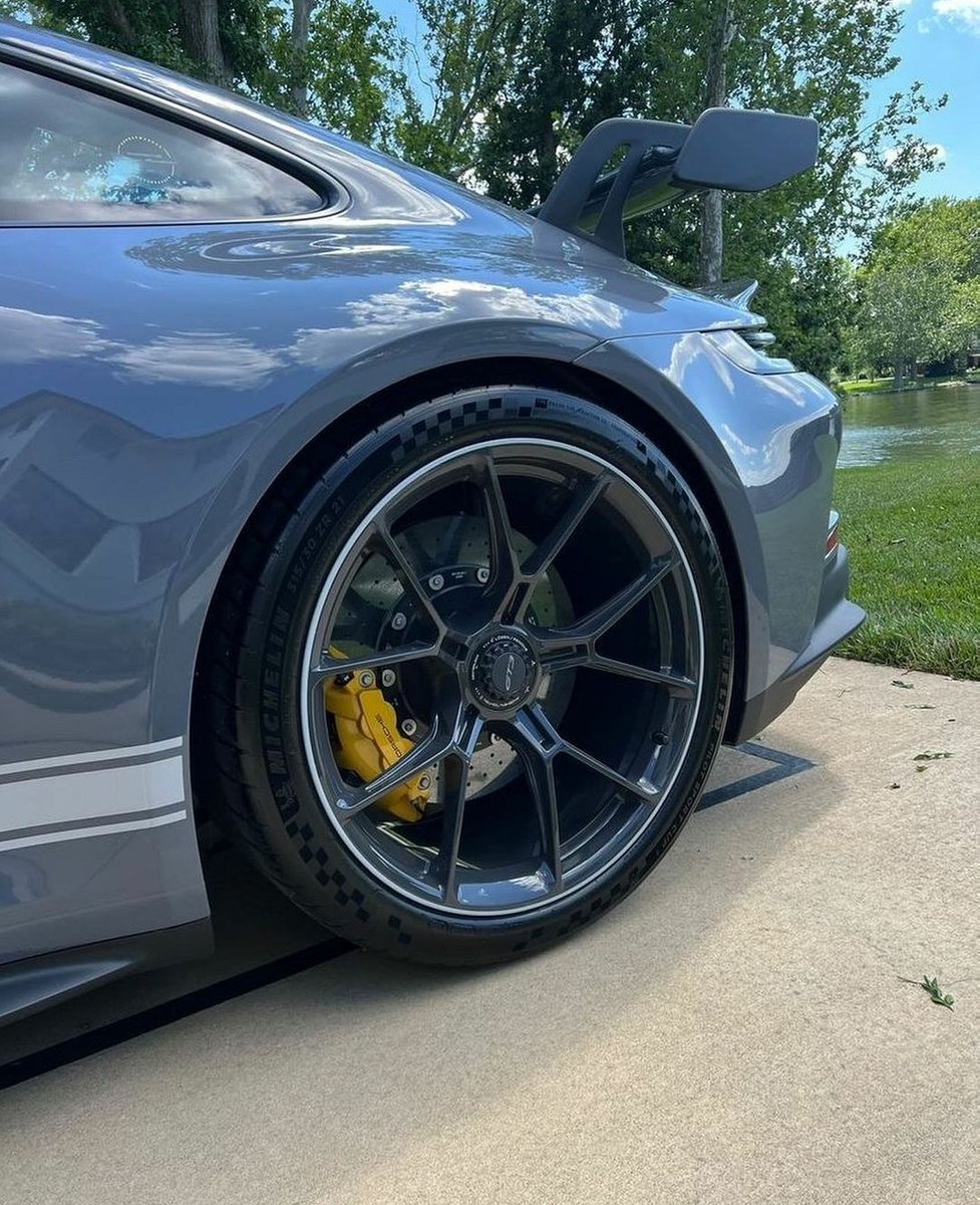 PorscheCIub's tweet photo. Paint-to-Sample Slate Grey 992 GT3 https://t.co/earHlBwhs9