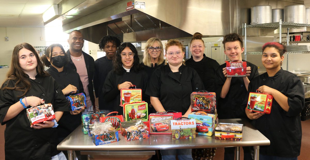 hickoryschools's tweet photo. Thanks to the students enrolled in Culinary Arts Academy at HCAM &amp; their amazing teacher, Ms. McJunkin, I was able to deliver my old-fashioned lunch boxes filled with homemade cookies to area press. HCAM Principal, Dr. Carter, also joined in the fun!  #communityengagement #YUM https://t.co/6wqxhLwRGL