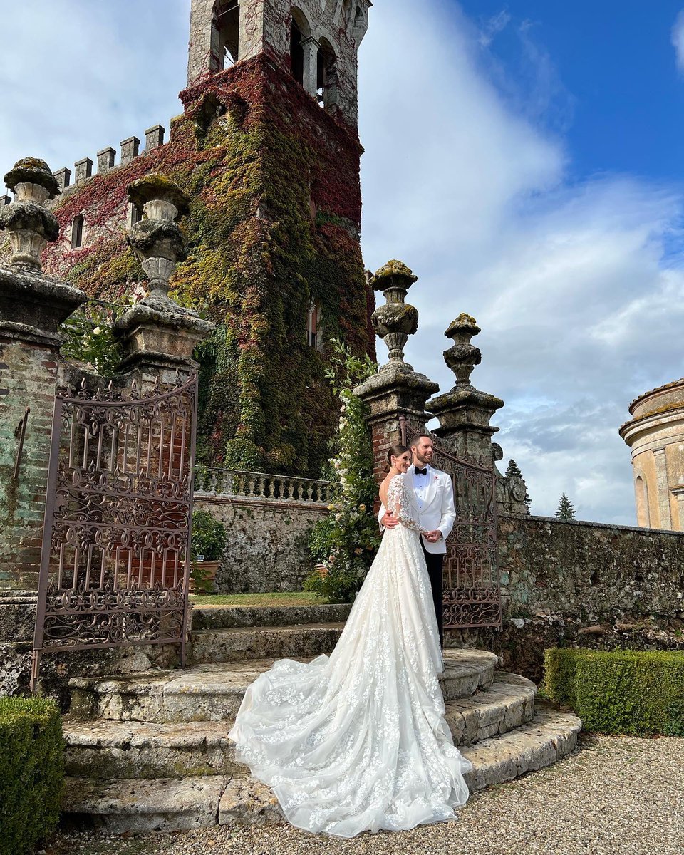 vowforgirls's tweet photo. Congratulations to the newlyweds @ja_bridal & Kelsey Turchi! As a longtime supporter of our work and a member of our Advisory Council, thank you for #VOWing your wedding and continuing to support girls to choose love on their own terms. Join us in celebrating them! #wedding https://t.co/nolVL5NV3A