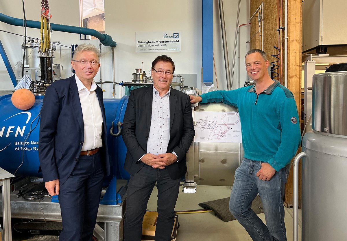 Zukunft gestalten: Gerald Ullrich FDP, MdB, besuchte die Wissenschaftler des ILK Dresden, die hier für einen Teilchenbeschleuniger Grundlagenforschung bei -269°C betreiben. Energieeffizienz, Kältetechnik u. Luftreinhaltung zählen zu den Kernkompetenzen des Instituts.